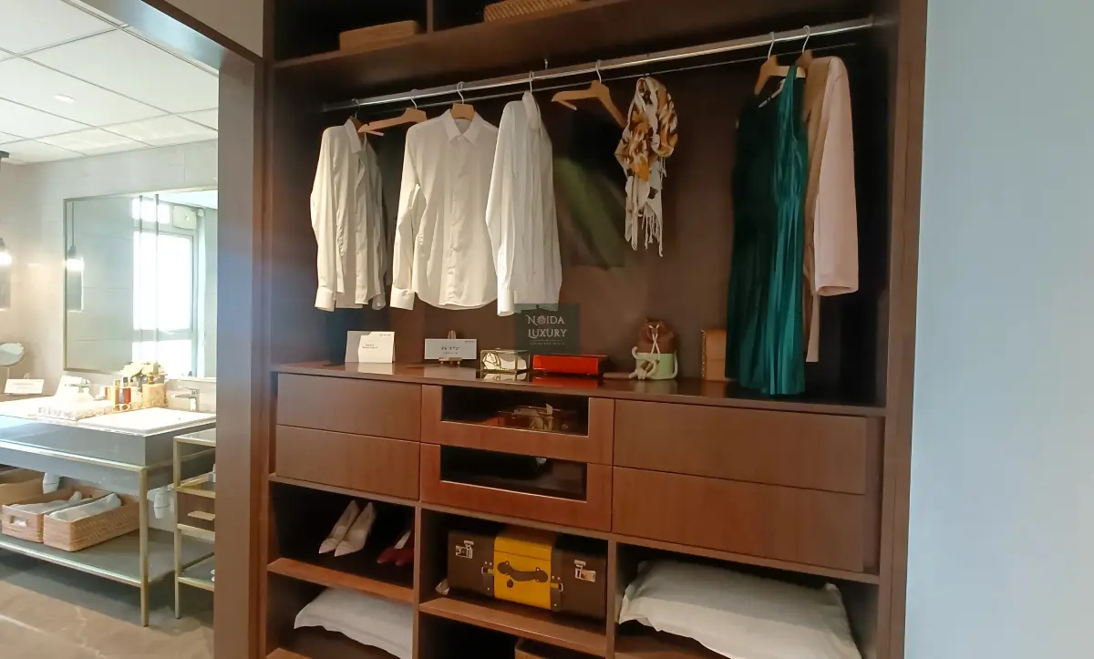 Kalpataru Vista 3BHK for rent ultra luxury golf facing apartment in Sector 128 Noida