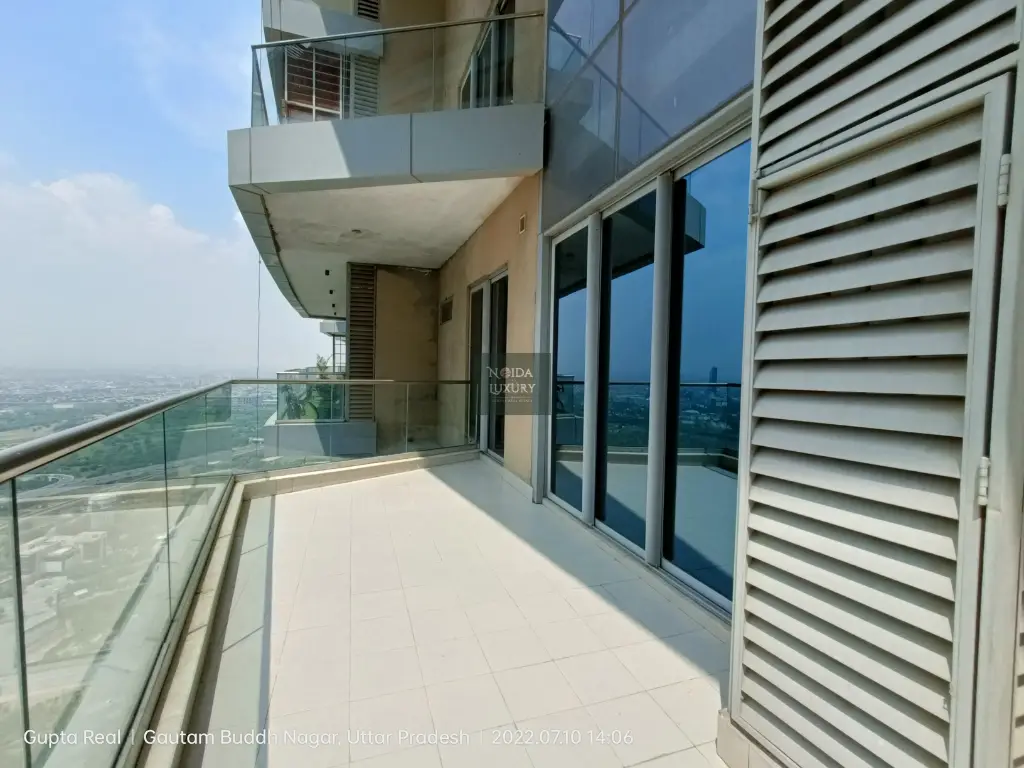 Supernova Noida penthouse for lease at Nova Residences — high-floor luxury home with clubhouse and pool access