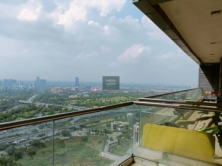 Supertech Supernova Sector 94 Noida — Nova Residences exterior and clubhouse view