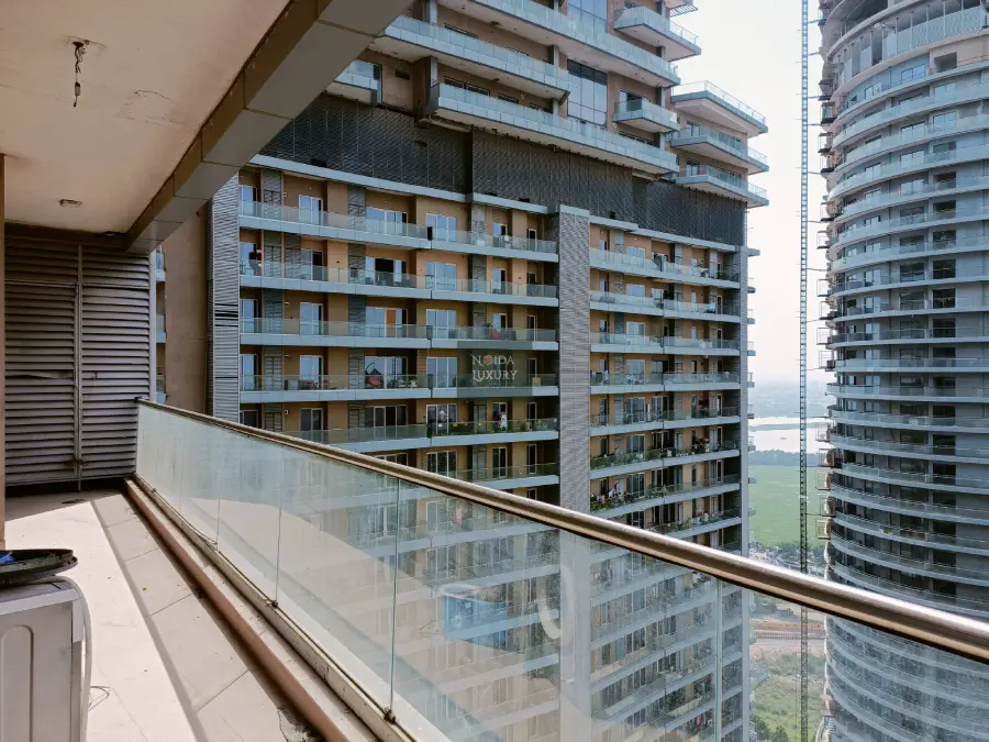 Supertech Supernova 3 BHK apartment for sale — premium interior, gym and community clubhouse