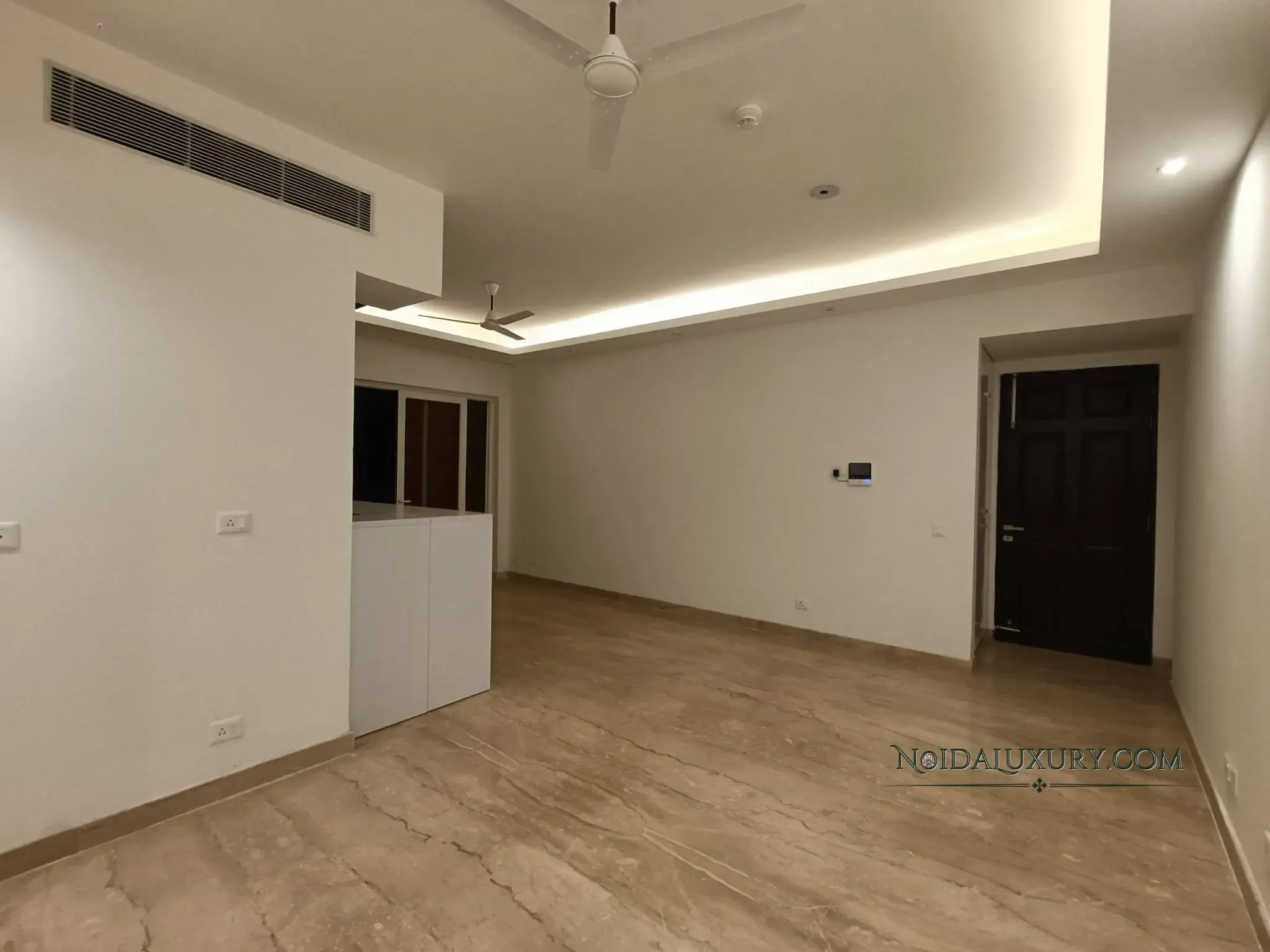 Nova East view at Supernova – 3 BHK flats for rent near Noida Expressway and Amity University